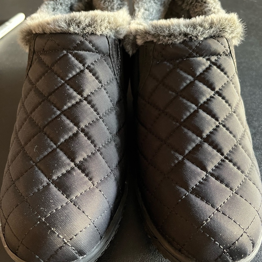 Minnetonka Flat Wuilt Snow Shoes